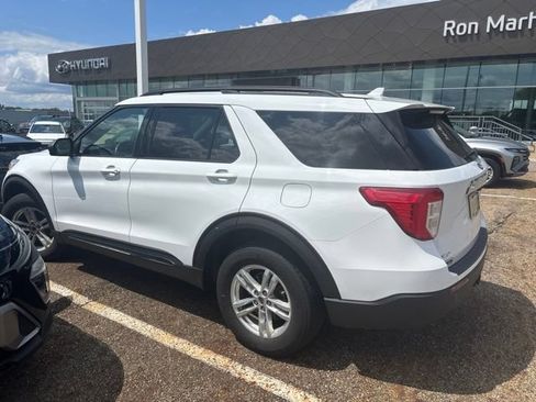 Used 2020 Ford Explorer XLT w/ Comfort Package AWD/4WD image 2