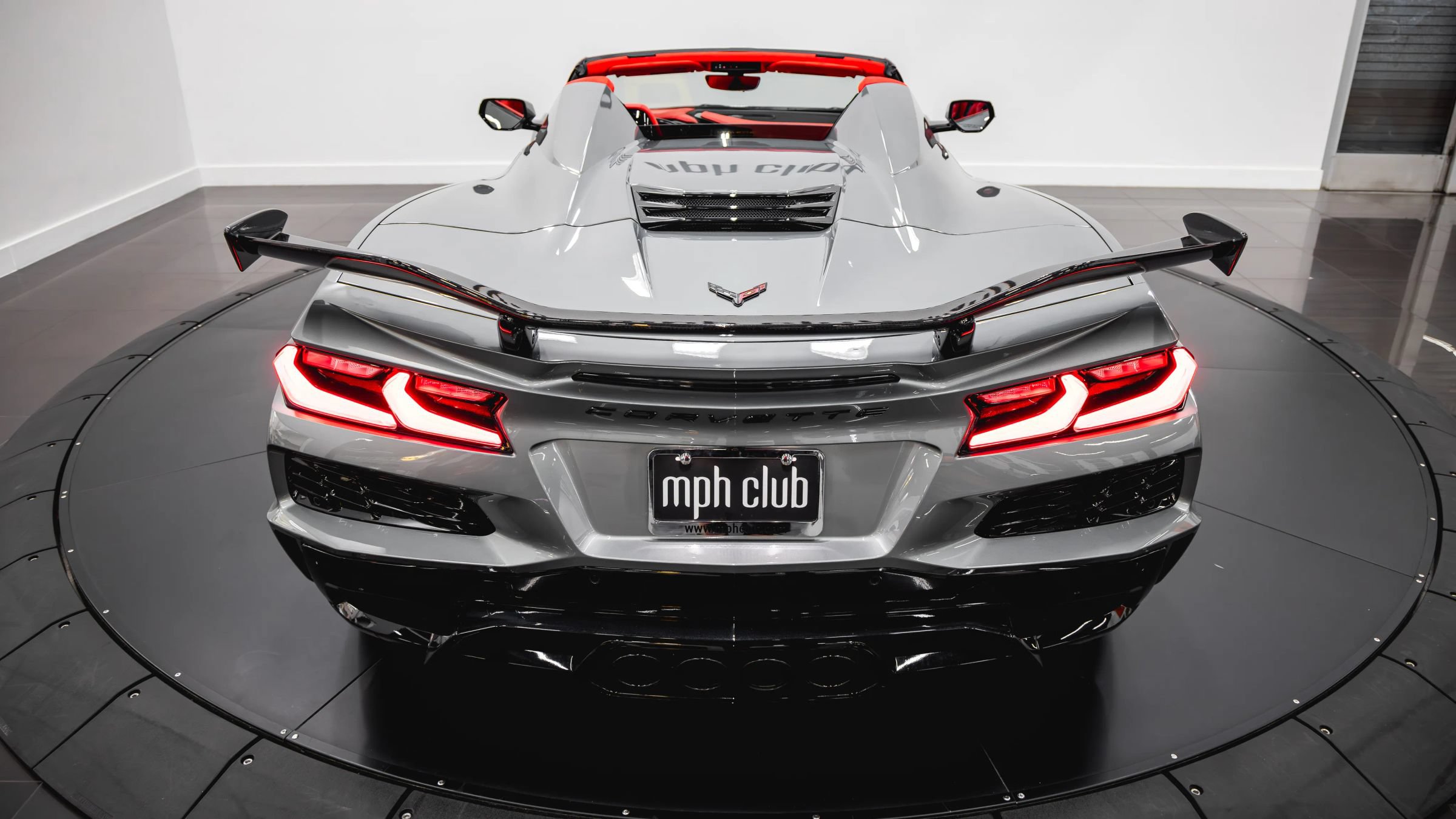 Used 2024 Chevrolet Corvette Z06 w/ Z07 Performance Package RWD image 32