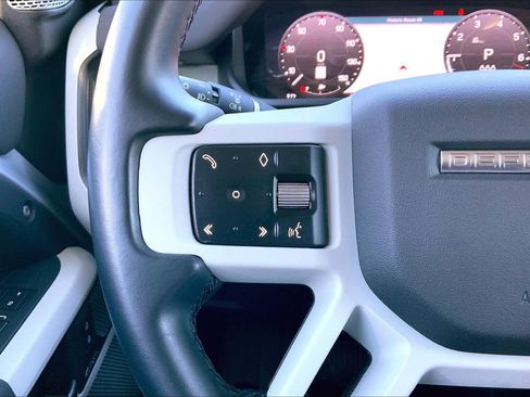 Used 2023 Land Rover Defender 130 SE image 23