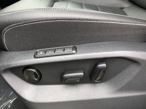 Used 2025 Volkswagen Atlas SEL image 14