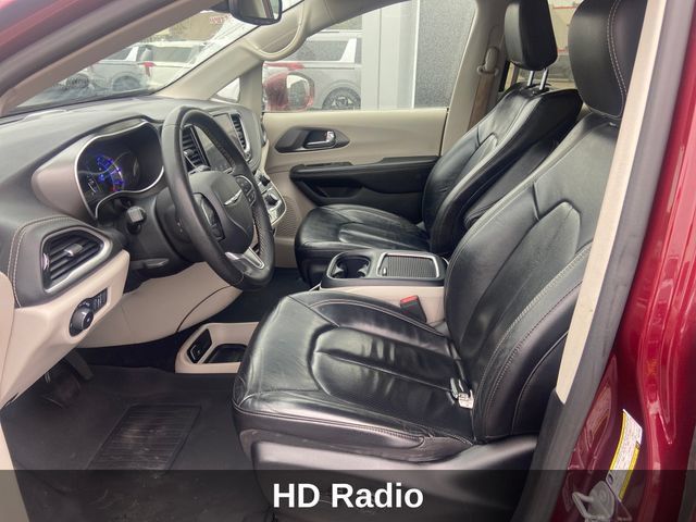 Used 2022 Chrysler Pacifica Touring-L w/ Uconnect Theater Family Group FWD image 11