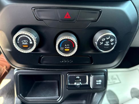 Used 2018 Jeep Renegade Sport w/ Power & Air Group image 21