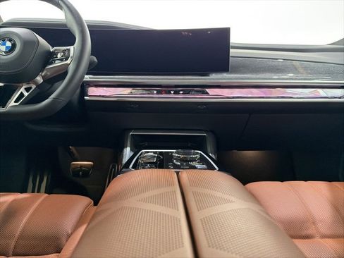Certified 2023 BMW 760i xDrive w/ Executive Package image 37