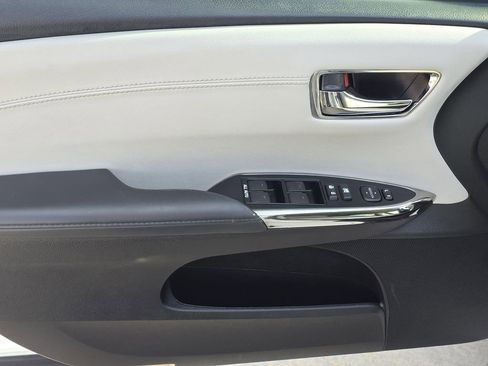 Used 2016 Toyota Avalon XLE image 16