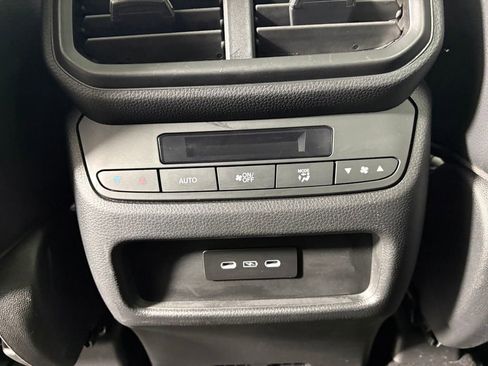 Used 2024 Honda Pilot Touring image 31