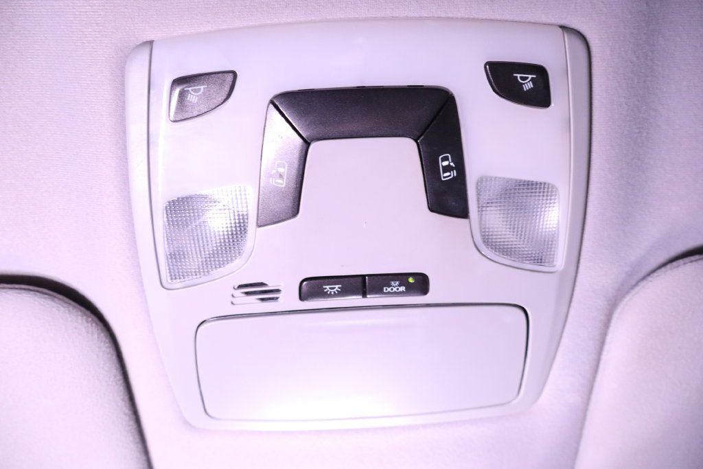 Used 2014 Toyota Sienna LE FWD image 25