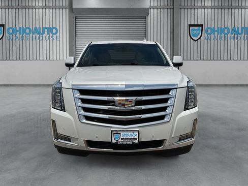 Used 2019 Cadillac Escalade ESV Luxury AWD/4WD image 2