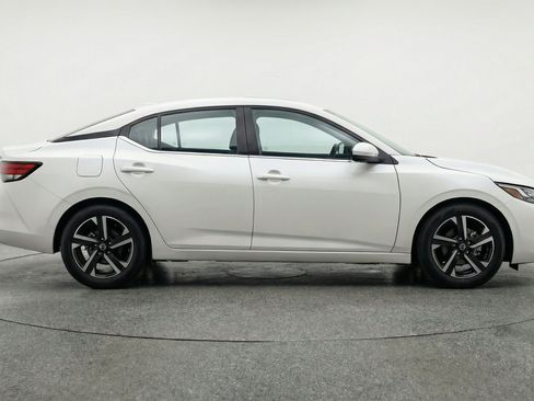 Used 2025 Nissan Sentra SV FWD image 9