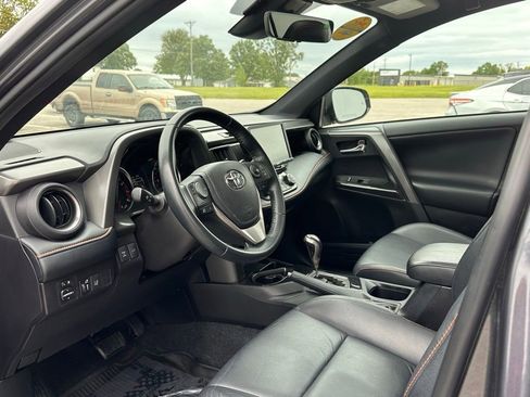 Used 2018 Toyota RAV4 SE w/ Power Extra Value Package AWD/4WD image 9