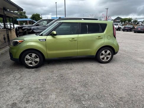 Used 2017 Kia Soul FWD image 1