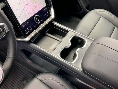 New 2026 GMC Acadia Elevation w/ Elevation Premium Package AWD/4WD image 8
