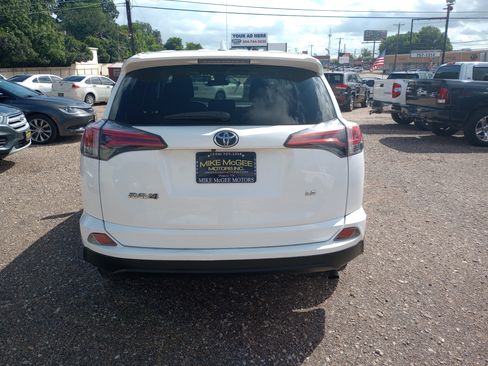 Used 2017 Toyota RAV4 LE FWD image 6