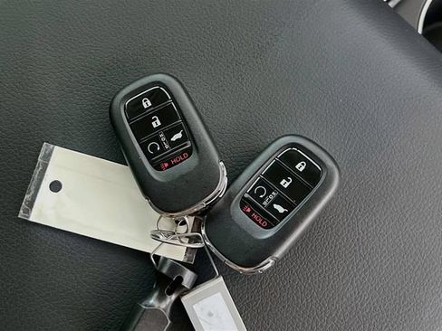 Used 2025 Honda Pilot EX-L image 33