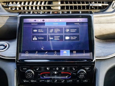 Certified 2024 Jeep Grand Cherokee L Limited w/ Luxury Tech Group II image 17