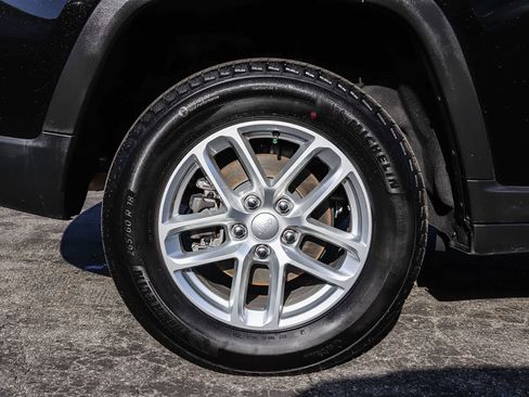 Used 2025 Jeep Grand Cherokee Laredo X RWD image 10