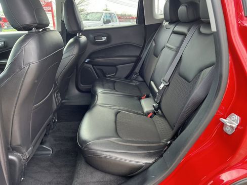 Used 2018 Jeep Compass Latitude w/ Popular Equipment Group AWD/4WD image 12