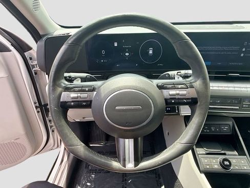 Used 2024 Hyundai Kona Limited FWD image 11
