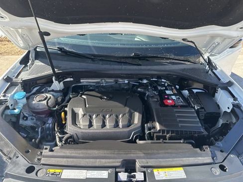 Used 2021 Volkswagen Tiguan SE R-Line image 18