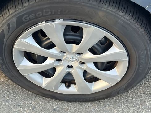 Used 2021 Toyota Corolla LE image 18