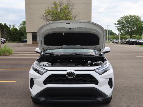 Used 2025 Toyota RAV4 XLE FWD image 12