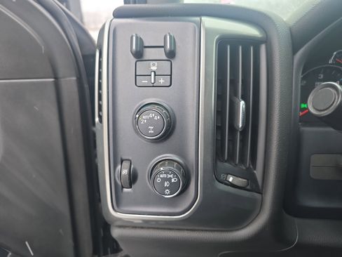 Used 2018 Chevrolet Silverado 1500 LT w/ All Star Edition image 18