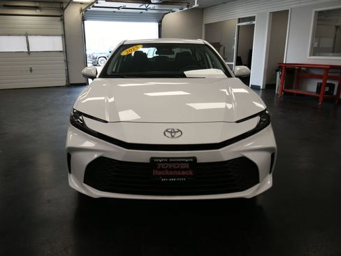 Used 2025 Toyota Camry LE image 2