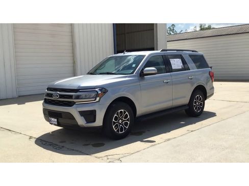 Used 2024 Ford Expedition XLT image 4