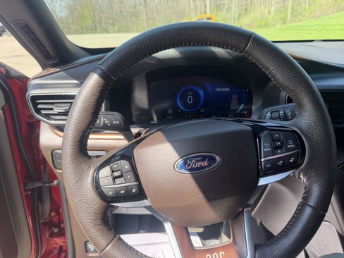 Used 2023 Ford Explorer King Ranch w/ Technology Package AWD/4WD image 17