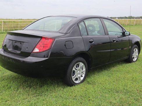 Used 2005 Saturn ION Level 2 w/ Power Pkg FWD image 2