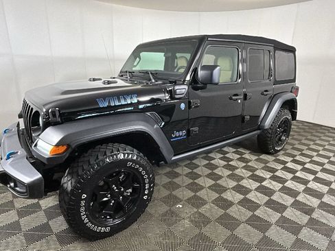Used 2023 Jeep Wrangler Unlimited w/ Cold Weather Group AWD/4WD image 7