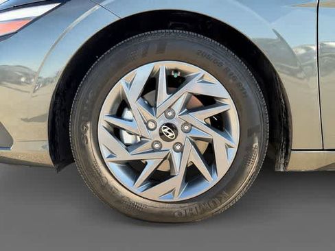 Certified 2024 Hyundai Elantra Blue FWD image 9