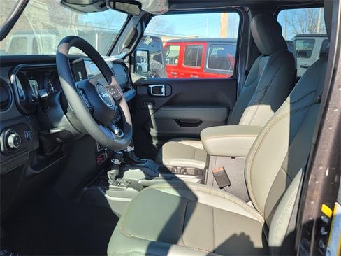 New 2026 Jeep Gladiator Mojave image 16