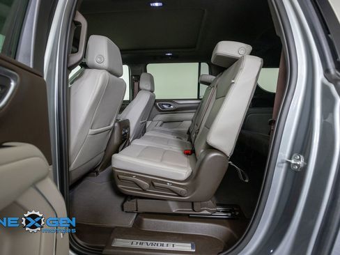 Used 2023 Chevrolet Suburban LT w/ Luxury Package AWD/4WD image 27