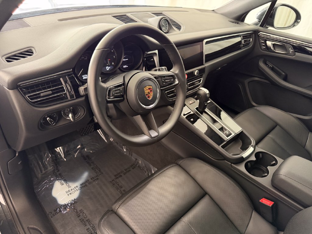 Certified 2026 Porsche Macan AWD/4WD image 4