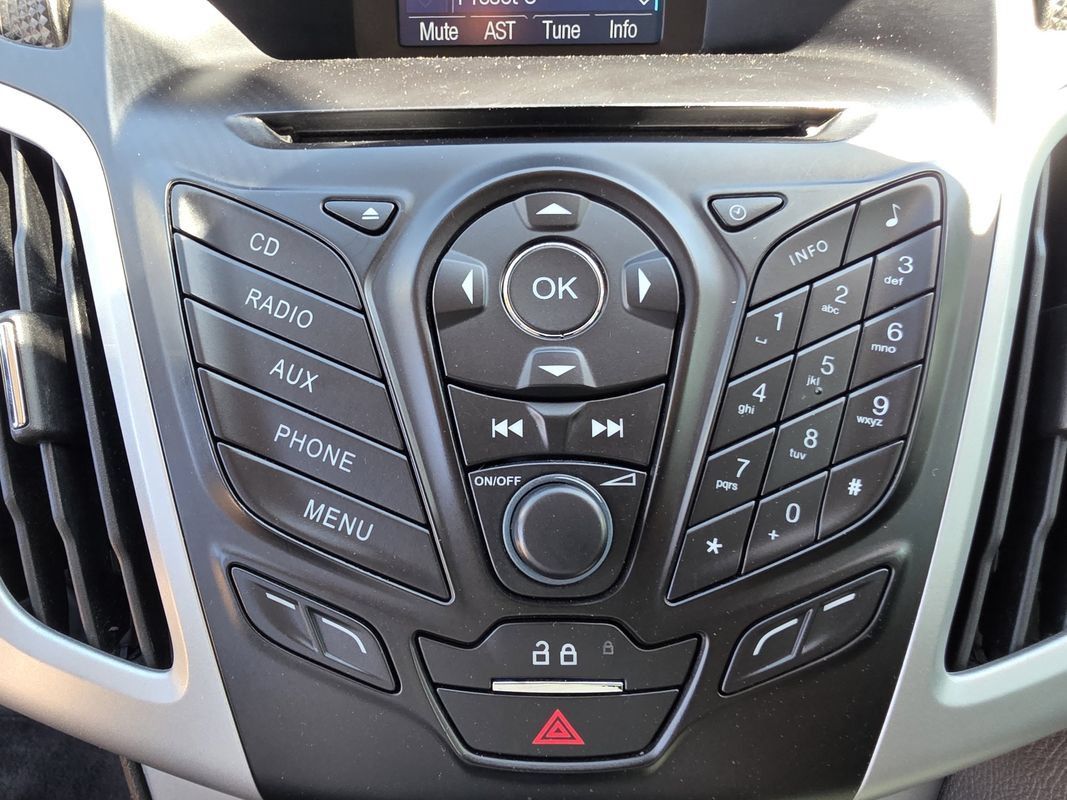 Used 2013 Ford Focus SE FWD image 25