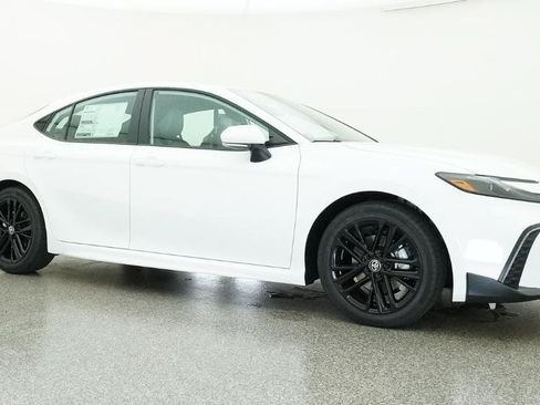 Used 2026 Toyota Camry SE FWD image 34