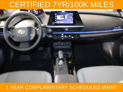 Used 2025 Toyota Prius XLE FWD image 13