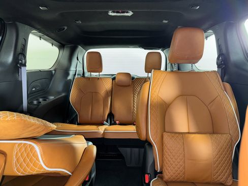 New 2026 Chrysler Pacifica Pinnacle image 8