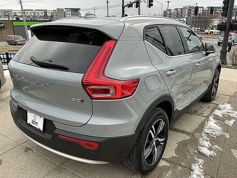 Certified 2025 Volvo XC40 B5 Core image 6