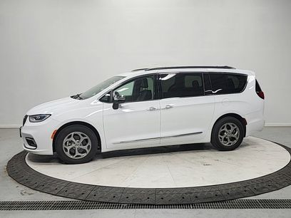 Used 2023 Chrysler Pacifica Limited