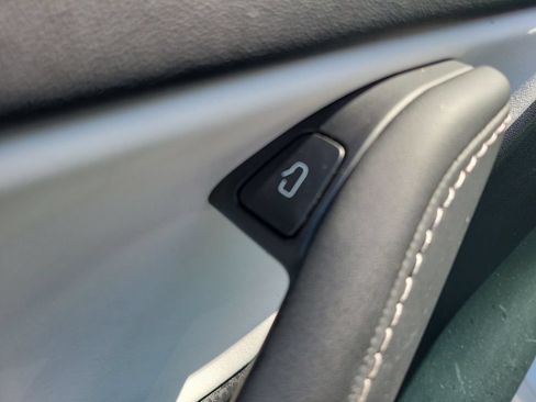 Used 2022 Tesla Model Y Performance AWD/4WD image 19