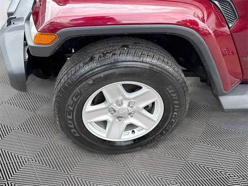 Used 2021 Jeep Gladiator Sport image 35