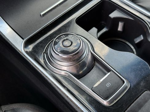 Used 2019 Ford Edge Titanium FWD image 15