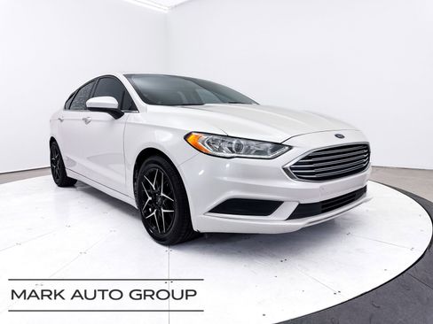 Used 2017 Ford Fusion SE w/ Fusion SE Technology Package image 1