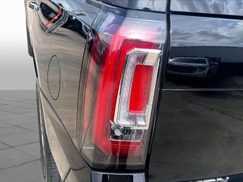 Used 2015 GMC Yukon Denali w/ Premium Package RWD image 28