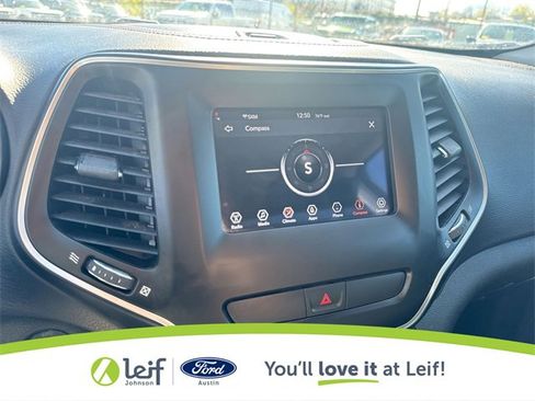 Used 2019 Jeep Cherokee Latitude Plus image 24