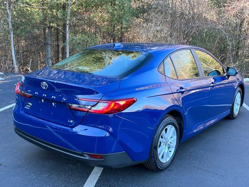 Used 2025 Toyota Camry LE image 5