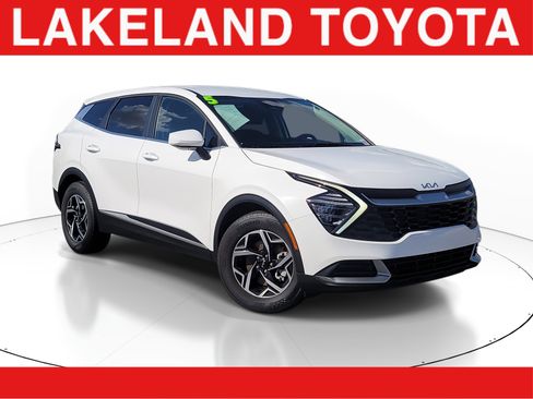 Used 2025 Kia Sportage LX image 1