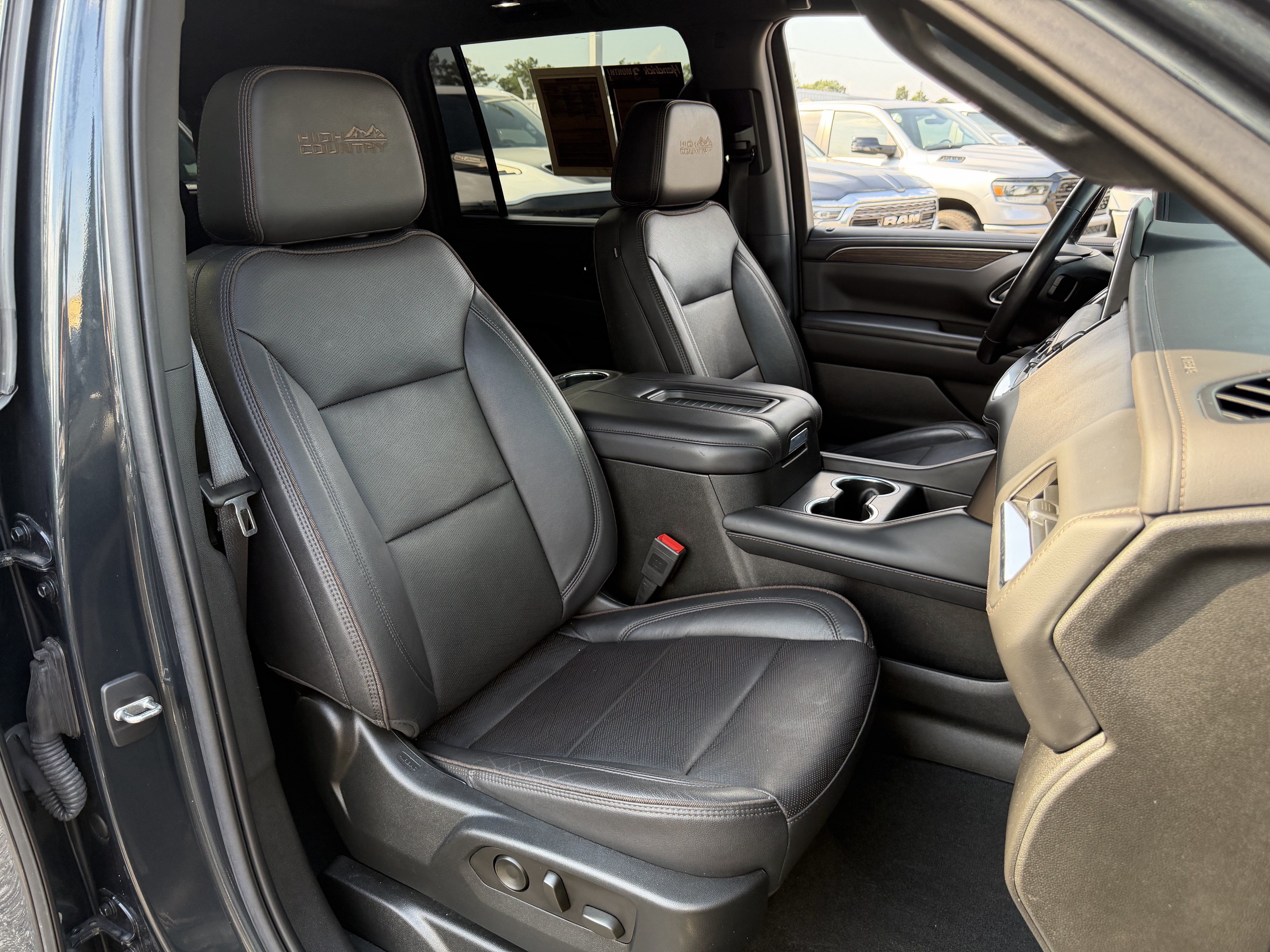 Used 2022 Chevrolet Suburban High Country AWD/4WD image 39