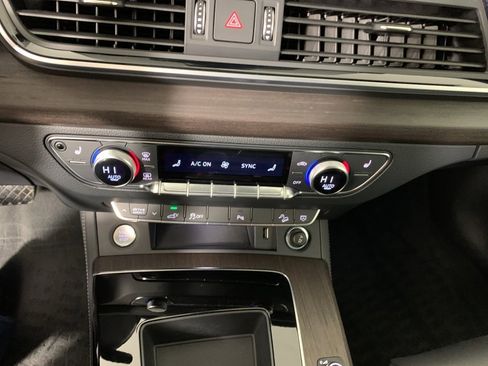 Used 2024 Audi Q5 e Premium Plus image 12